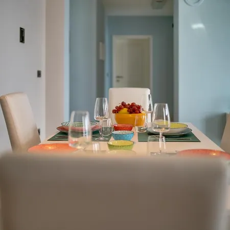 Großzügiges Direkt Am Mit Eigenem Pool - Povile