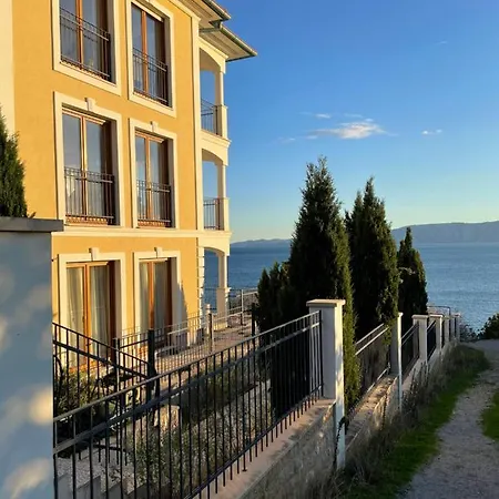 Apartament Grosszuegiges Direkt Am Mit Eigenem Pool - Povile *