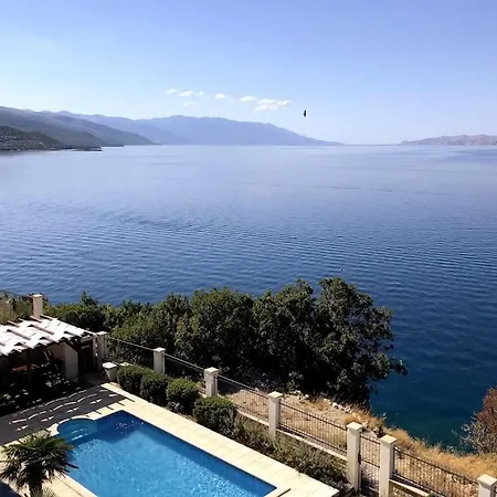 Grosszuegiges Direkt Am Mit Eigenem Pool - Povile Apartament