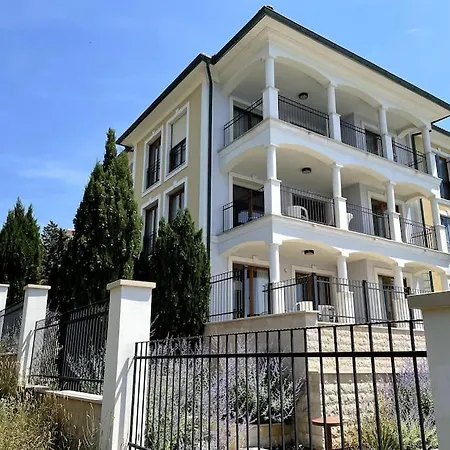 Apartamento Großzügiges Direkt Am Mit Eigenem Pool - Povile *