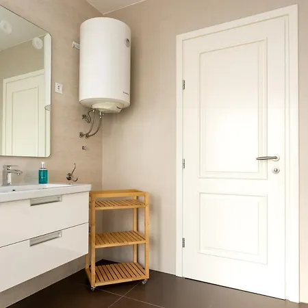 Grosszuegiges Direkt Am Mit Eigenem Pool - Povile Apartment *