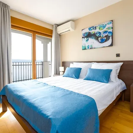 Großzügiges Direkt Am Mit Eigenem Pool - Povile * Novi Vinodolski