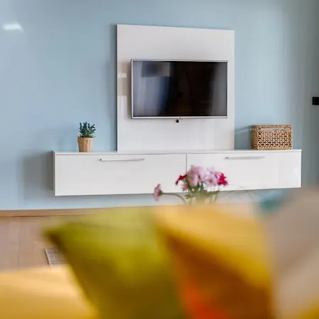 Grosszuegiges Direkt Am Mit Eigenem Pool - Povile Apartament *