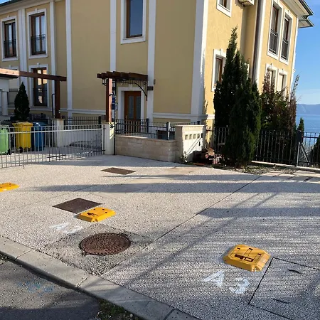 Grosszuegiges Direkt Am Mit Eigenem Pool - Povile Apartment *