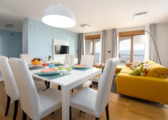 Großzügiges Direkt Am Mit Eigenem Pool - Povile Novi Vinodolski