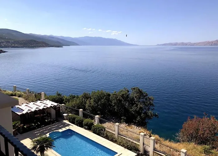 Grosszuegiges Direkt Am Mit Eigenem Pool - Povile Apartamento
