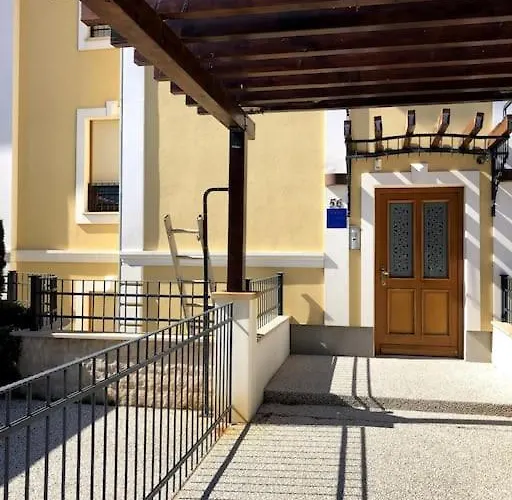 Apartamento Grosszuegiges Direkt Am Mit Eigenem Pool - Povile
