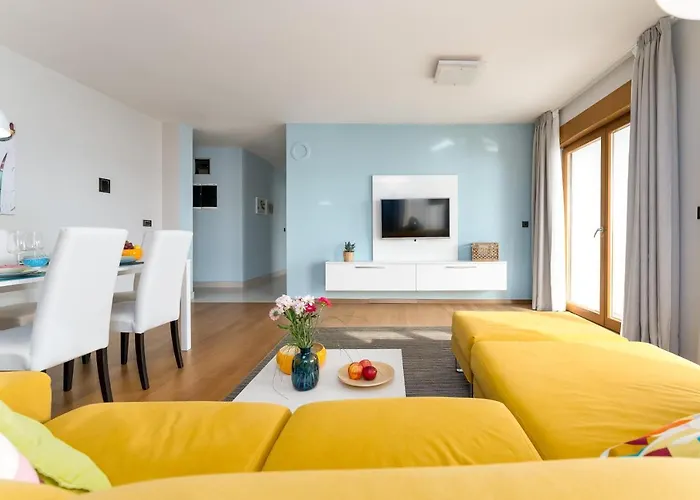 Großzügiges Direkt Am Mit Eigenem Pool - Povile *