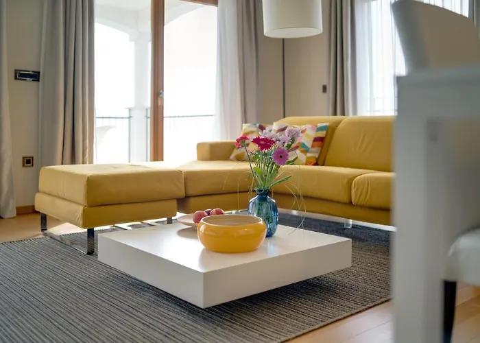 Großzügiges Direkt Am Mit Eigenem Pool - Povile