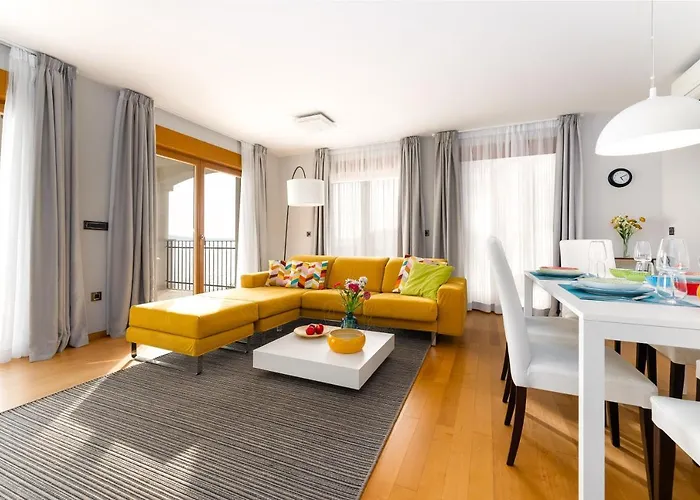 Großzügiges Direkt Am Mit Eigenem Pool - Povile * Novi Vinodolski