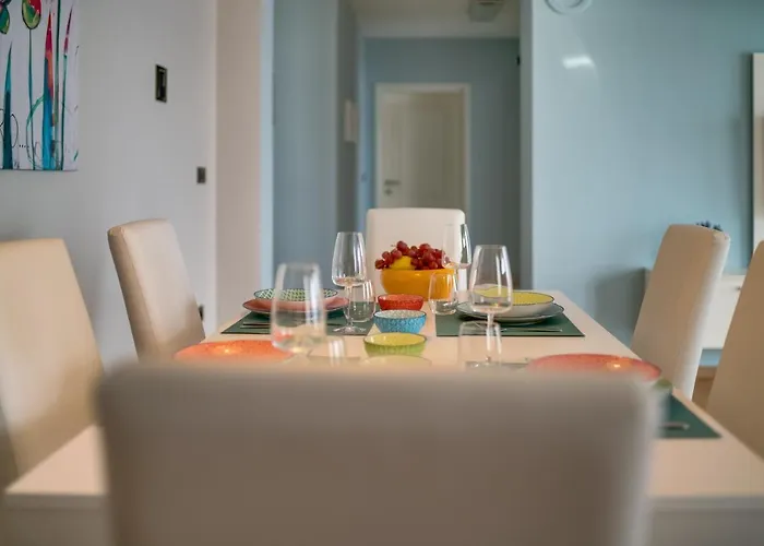 Großzügiges Direkt Am Mit Eigenem Pool - Povile