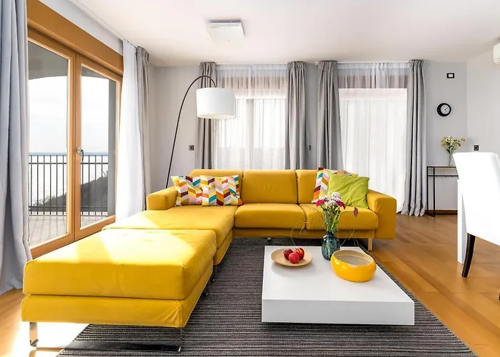 Großzügiges Direkt Am Mit Eigenem Pool - Povile Novi Vinodolski