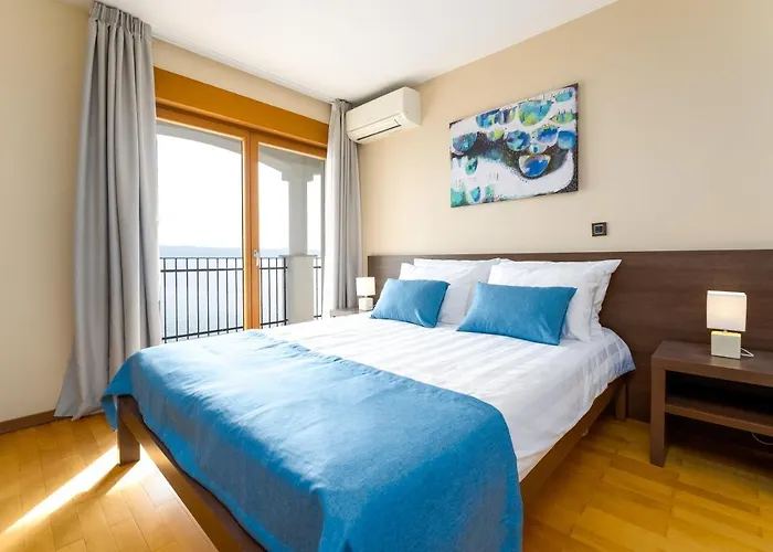 Großzügiges Direkt Am Mit Eigenem Pool - Povile * Novi Vinodolski